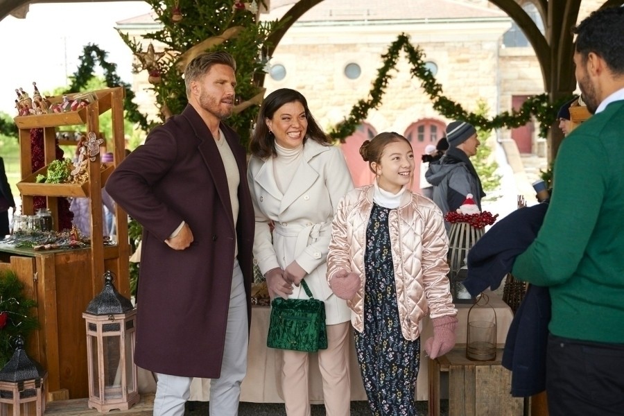 Mom's Christmas Boyfriend