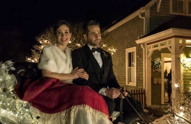 Erin Krakow en Nial Matter in Marrying Father Christmas