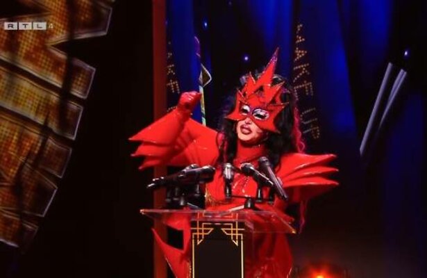 Super Casy is een van de finalisten in Make Up Your Mind.