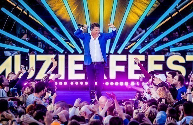 Sfeerafbeelding Muziekfeest op het Plein
