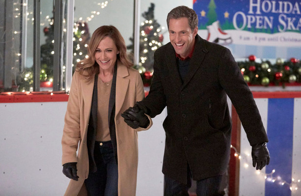 Nikki DeLoach en Mike Faiola in Reunited at Christmas