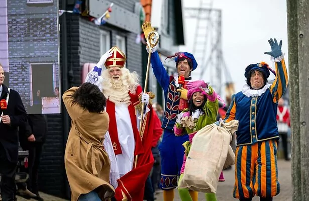 De Sint kwam aan op een winderig Texel.