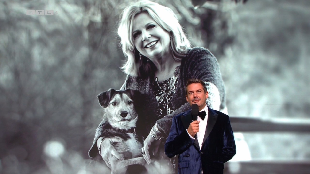 Kijkers geraakt door eerbetoon aan Loretta Schrijver in The Masked Singer -  TVgids.nl