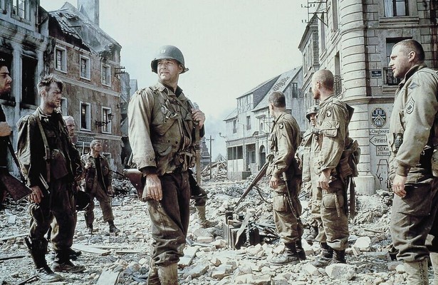 Tom Hanks en Tom Sizemore in Saving Private Ryan