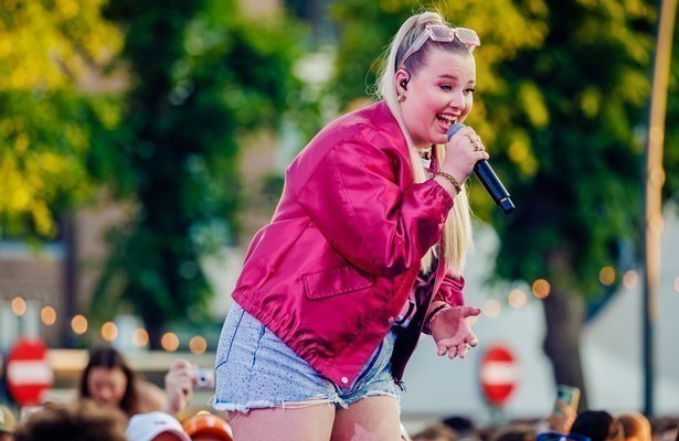 Senna Willems in Senna, Alles Heeft een Reden 