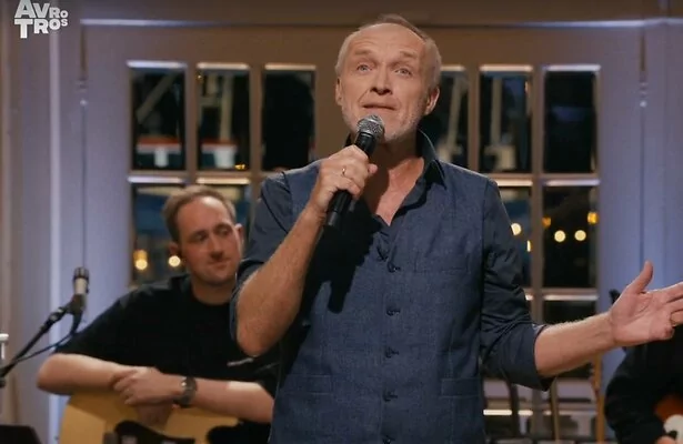 Stef Bos in Onvergetelijke Liedjes.