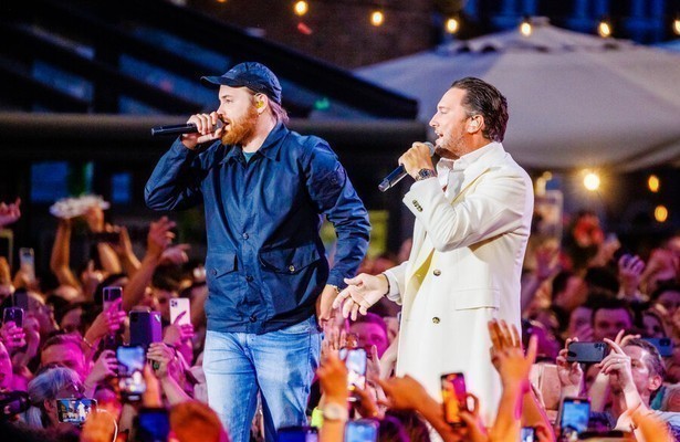 Rapper Donnie en Tino Martin op Sterren Muziekfeest op het Plein