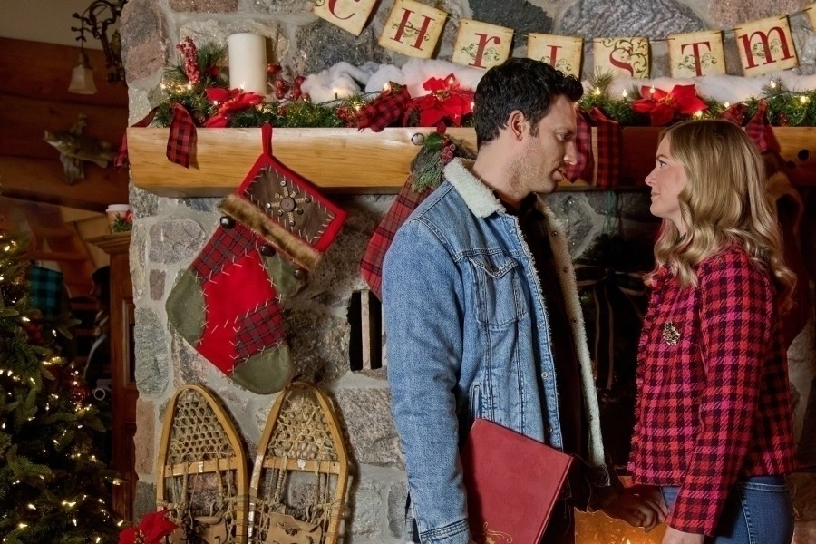 Unwrapping Christmas: Olivia's Reunion