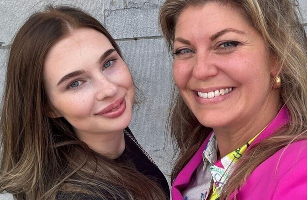 Pauline Wingelaar met Esmee uit Vier Handen op één Buik