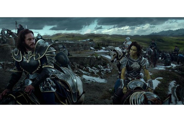 Travis Fimmel vecht tegen orcs