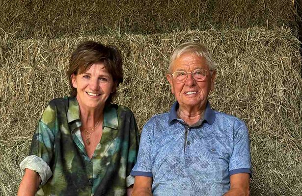 Martine van Os en Bart in We Zijn er Bijna!