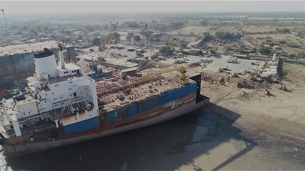 Gevaarlijke gifschepen in Zembla