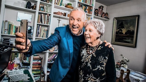 Corry (102) houdt van een feestje