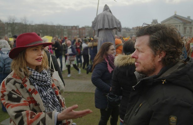 Complotdenkers strijden voor ander beleid