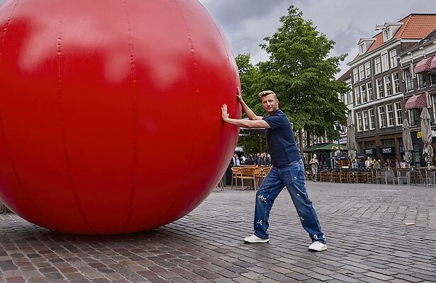 Jan Versteegh in Let's play ball