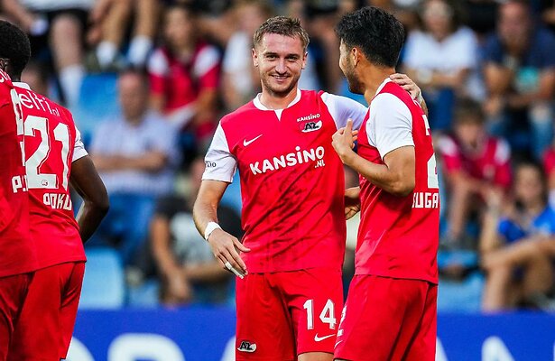 Djordje Milhailovic en Yukinari Sugawara (AZ)