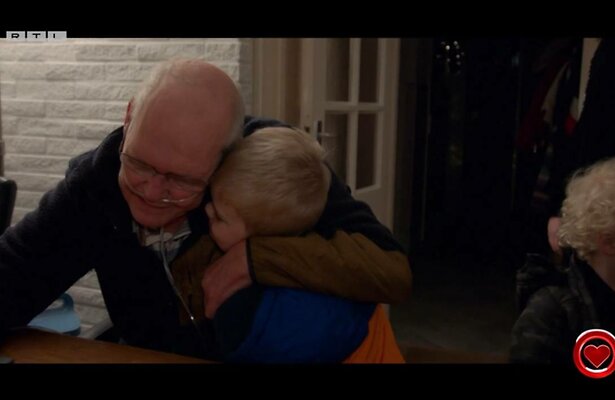 Myrle komt met haar kinderen kerst vieren bij haar ernstig zieke vader.