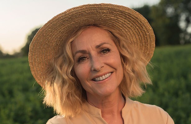 Angela Groothuizen in Ver van Huis met vier gezinnen naar de Amish