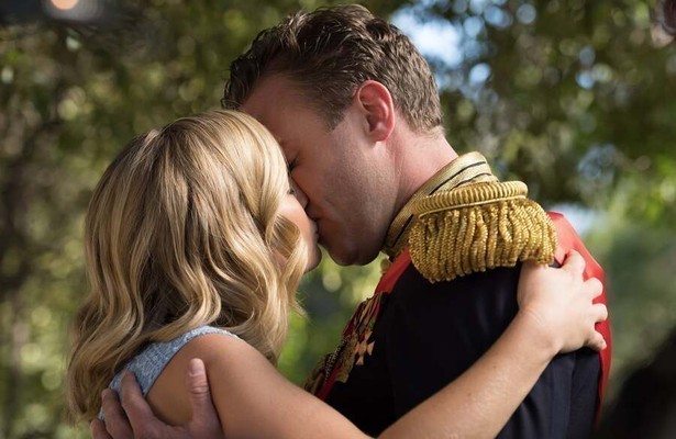 A Christmas in Royal Fashion 