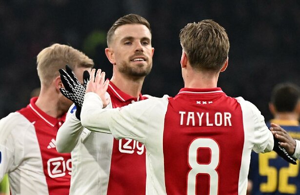 Kenneth Taylor en Jordan Henderson 