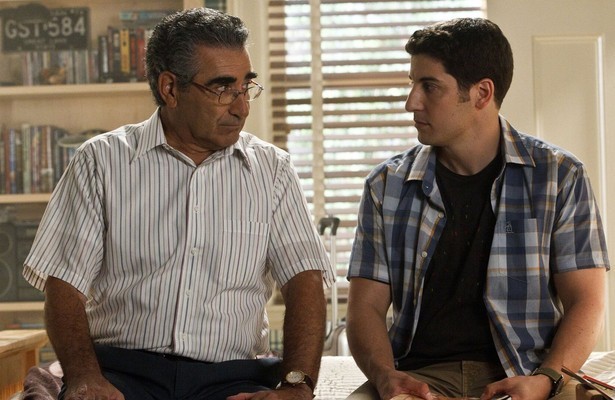 Eurgene Levy en Jason Biggs in American Pie