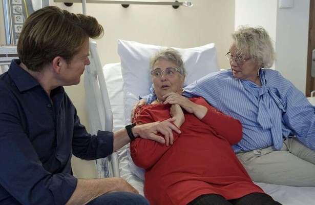 Beau van Erven Dorens met geportretteerden in Antoni van Leeuwenhoek - Over Leven met Kanker