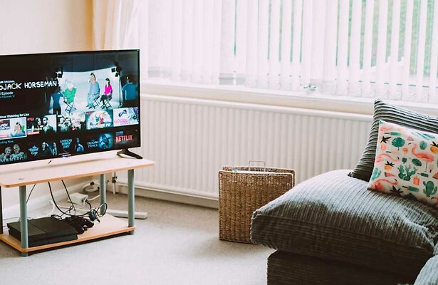 Avond entertainment: Je tv-avond combineren met interactief plezier