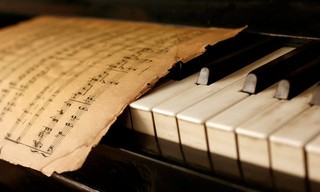 Javier Perianes plays Scarlatti and Albéniz