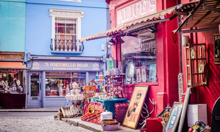 Signed: Antiques roadshow