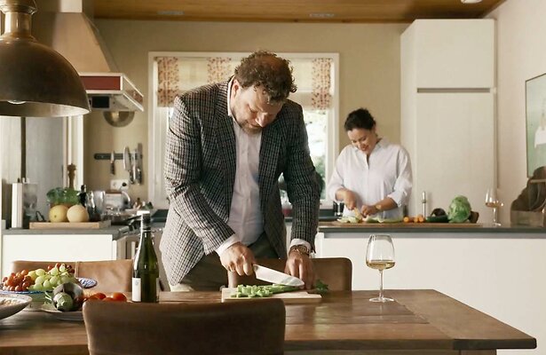 Bas Keijzer en Esma Abouzahra in Woeste Grond