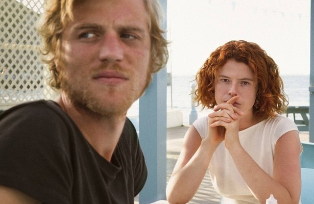 Johnny Flynn en Jessie Buckley