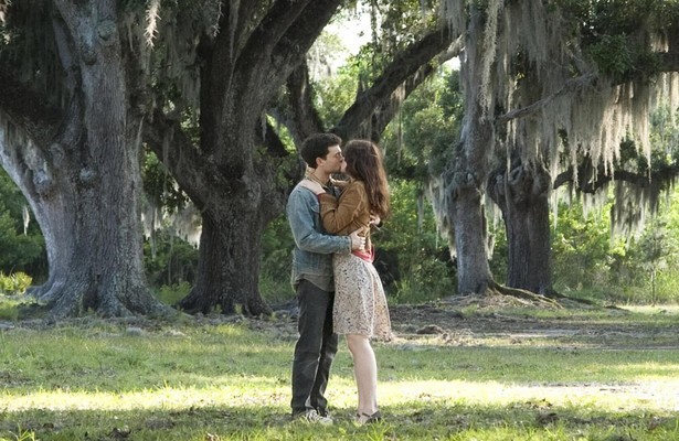 Alden Ehrenreich en Alice Englert in Beautiful Creatures