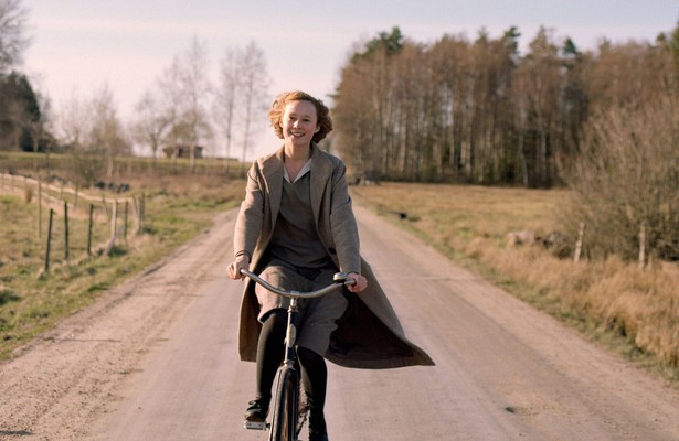 Alba August als Astrid Lindgren in Becoming Astrid