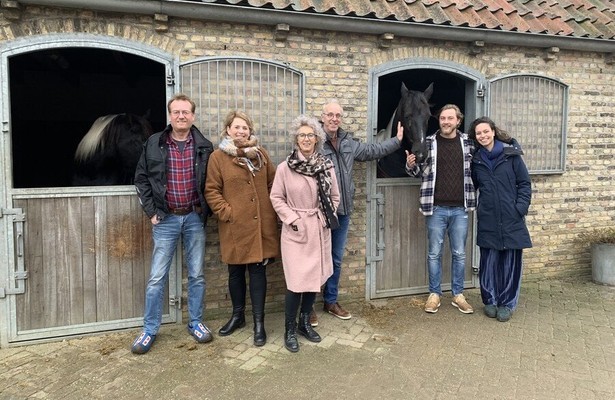 Fokke, Jenny, Dinie, Ton, Tim, Alea uit Bed & Breakfast