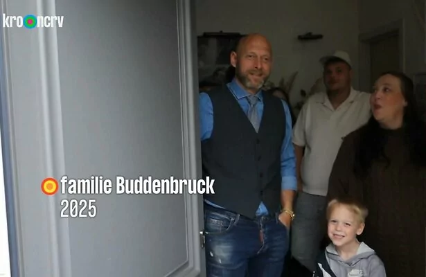 De familie Buddenbruck in Een Huis Vol Herinneringen. 