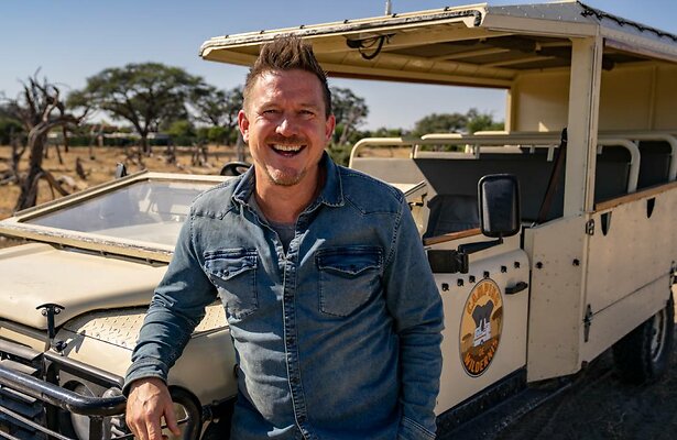 Johnny de Mol in Botswana voor Camping De Wildernis.