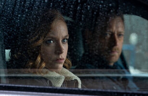 Anneke Sluiter als Caroline Verbeek en Mark van Eeuwen als Dries van Weelden