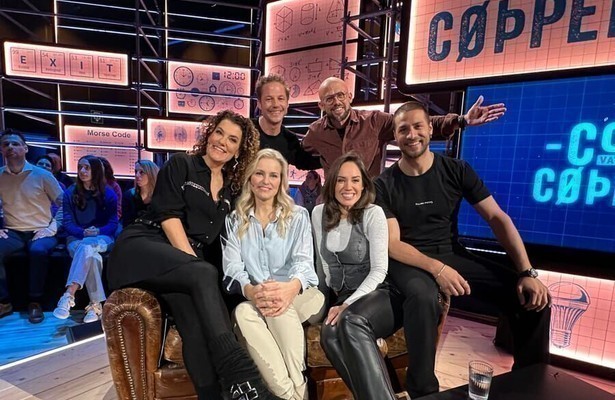 Tatum Dagelet, Marit van Bohemen, Nienke Plas en Juvat Westendorp in Code van Coppens