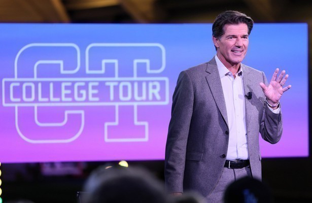 Twan Huys in College Tour