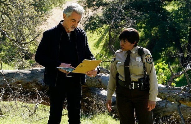 Adam Rodriguez en Joe Mantegna in Criminal Minds