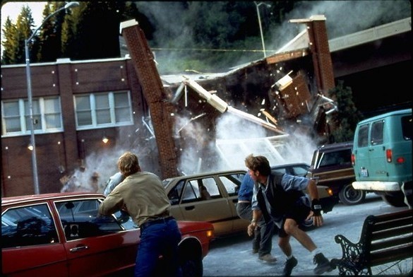 Pierce Brosnan en de vulkaan