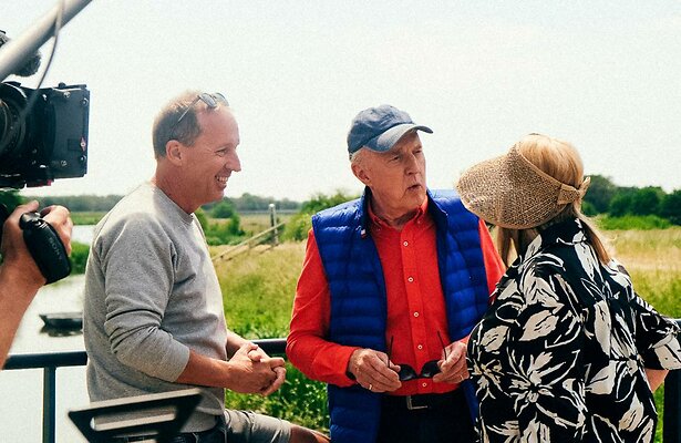 Janny van der Heijden en André van Duin tijdens opnames Denkend aan Holland.