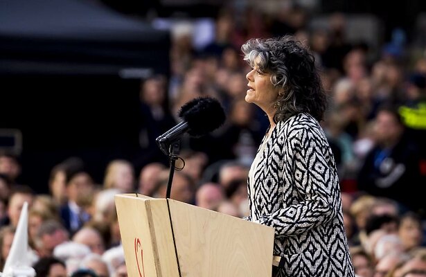 Dieuwertje Blok tijdens speech op de Dam. 