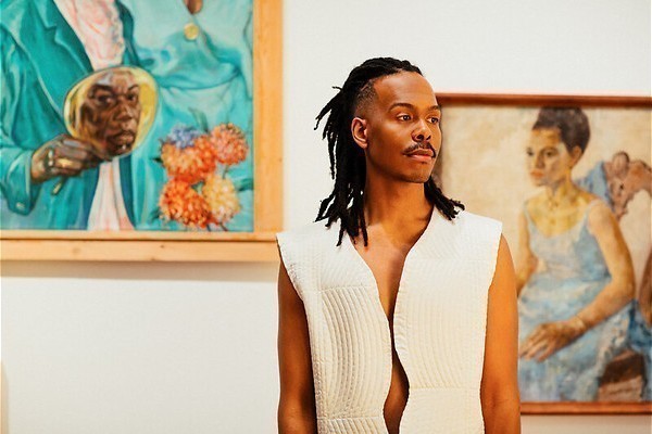 Intiem portret van Jeangu Macrooy