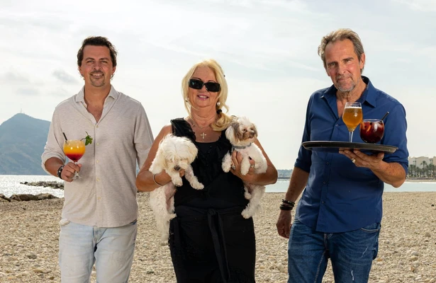 Mike, Monique en Peter voor De Hanslers: Van de Piste naar de Playa