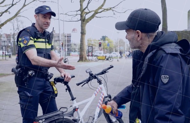Still uit De Wijkagent: Helden van de Straat