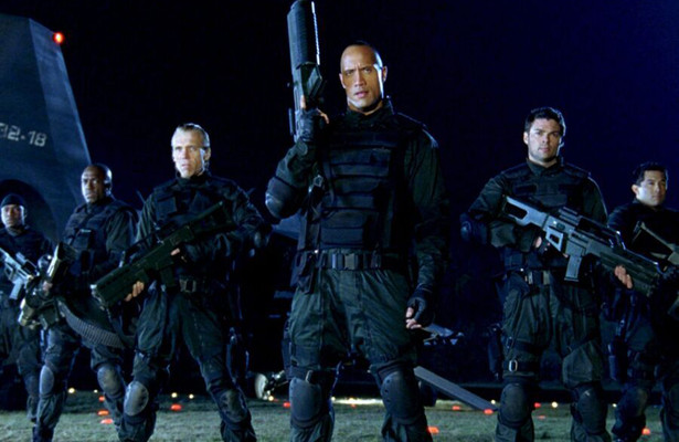 Dwayne Johnson en overige acteurs Doom