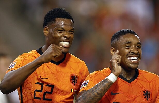 Denzel Dumfries en Steven Bergwijn