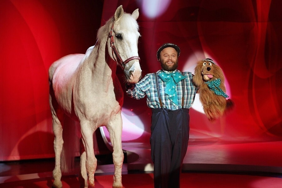 De Club Van Sinterklaas & Het Pratende Paard