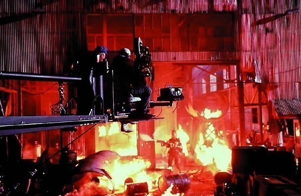 Arnold Schwarzenegger gumt je verleden uit